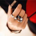 Miniatyrbillede 4 af 5: 4 stk. Kvinders Retro Punk Rhinestone Ringe Sæt Midt Finger Stack Ring Mode Smykker