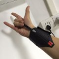 Pikkukuva 4 / 5: 1 Pari Spiderman Homecoming Rannekkeet Hämähäkkimies Peter Web Shooter Lelu Cosplay Rekvisiitta