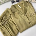 Miniatyrbild 1 av 2: Pyjamas för kvinnor, vår & sommar, långärmad, is siden, lyxig spets, imitationssilke, tunn hemmaklädset Olive Green M