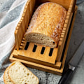 Miniatyrbillede 4 af 5: Brødskiver til Hjemmelavet Brød - Træskærebræt med Smulholder - Foldbar og Kompakt Brødskiver - Tynd eller