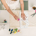 Miniatyrbild 2 av 5: Linjal för t-shirtjusteringsverktyg, linjal för skärande kläder, trycklinjal, skärlinjal för ritning. PVC material