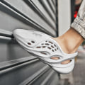 Miniatyrbild 2 av 3: Nya Beach Foam Runners sandaler unisex white 43