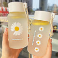 Miniatyrbild 1 av 4: 500ml Small Daisy Transparent plast vattenflaskor Bpa Free Creative Frostad vattenflaska med bärbart rep Travel Tea Cup Ns2 Frosted 1 Daisy