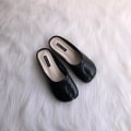 Miniatyrbild 1 av 5: Tabi Ninja Skor Kvinna Mikrofiber Läder Bekväma plattor Delad tå Tofflor Mjuk botten Loafers Rejäla shorts dammockasiner 35-40 black slippers 6