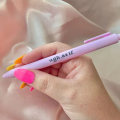 Pikkukuva 9 / 10: 6/8kpl Kuulakärkikynät Colorful Girl Power kynät 8kpl - spot ale 8PCS