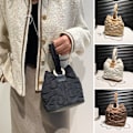 Miniatyrbild 8 av 10: Axel Crossbody Bag Messenger Bag KHAKI - on stock khaki