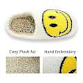 Miniatyrbillede 2 af 3: Smiley Face Tøfler til Kvinder - Smilende Tøfler - Happy Face Tøfler - Retro Smiley Face Bløde Plys 40-41 White