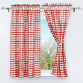 Pikkukuva 2 / 4: Setti 2 pimennysverhoa, rei'itetty, 2 ruudullinen ikkunakoristetta sisämakuuhuoneeseen, punainen, K/L 120/80cm