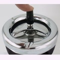 Miniatyrbilde 4 av 5: Stor, moderne roterende metall-askebeger med roterende skuff, svart, 5\"