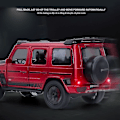 Pikkukuva 2 / 2: Brabus G800 Suv-automalli valolla ja avattavilla ovilla, musiikilla varustettu simuloitu ajoneuvo
