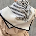 Miniatyrbilde 5 av 5: Firkant Bandana Striper Trykt Halstørkle Klassisk Halstørkle for Kvinner