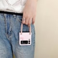 Miniatyrbillede 3 af 3: Sød Bjørn Sløjfe Solid Farve Etui Kompatibel Samsung Z Flip 4 Med Dobbelt Håndtovrem Pink