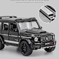 Pikkukuva 1 / 2: Brabus G800 Suv-automalli valolla ja avattavilla ovilla, musiikilla varustettu simuloitu ajoneuvo