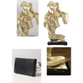 Miniatyrbillede 5 af 6: Harpiks Guld Statue Kysse Elsker Skulptur Skrivebord Moderne Kunst Figur Skrivebord Dekoration Velegnet til Hjem Kontor Stue. Guld
