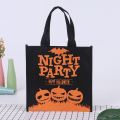 Miniatyrbillede 2 af 5: 4 stk. Halloween-gaveposer i non-woven-materiale, genanvendelige græskar, spøgelsesslot, edderkoppe-tote-taske til Halloween-fest, Halloween-gaver (7,8\" x 7,7\" x 3,3\")