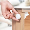 Pikkukuva 5 / 5: Vauvan kaapin ovilukot (6 lukkoa + 2 avainta), lasten laatikon lukot, vauvan turvalukot
