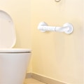 Pikkukuva 3 / 5: Käsien nykyinen turvallisuusvirhe kylpyhuoneeseen, liukumattomat kaiteet WC:hen ilman estettä, 30 cm