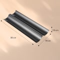 Miniatyrbilde 3 av 4: Svart - Baguettform, Baguettform i karbonstål, Baguettform for stekeovn, Oppvaskmaskinsikker perforert baguettform, Perforert baguettformsett,