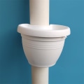 Miniatyrbilde 1 av 4: Hvite rørblomsterpotter, kar, takrenne, nedløpsrør, potte for planter og blomster utendørs