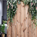 Miniatyrbillede 3 af 5: Blomstermotiv og blade - 180 x 180 cm - Dekorativt bruseforhæng i træ med 12 kroge -