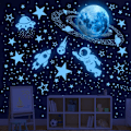 Miniatyrbilde 3 av 5: Glødende planeter klistremerker Glødende stjerner Soltak Astronaut Lysende fluorescerende galakse veggdekorasjon Hjemmedekor for baby barn jente