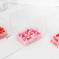 Miniatyrbillede 3 af 5: 300 stk. (Pink, Rød) Hjerteformede trykknapper, Flag trykknapper Fashion Creative Cute Wall trykknapper Dekorative trykknapper til korktavle Hjem og kontor
