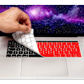 Pikkukuva 1 / 5: Punainen - MyGadget näppäimistönsuojus Apple MacBook Pro 13\" ja 15\" Touch Bar - Joustava silikoninen näppäinsuojus - ohut alusta.