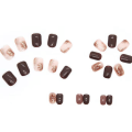 Miniatyrbilde 2 av 5: Trykk på negler korte firkantede falske negler med skinnende glitterdesign gyldenbrun gradient full dekning faux akryl franske falske negler lim kvinners negler