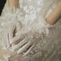 Miniatyrbillede 1 af 2: Blomsterblonde perlehandsker, prinsessehandsker, smukke satin kjole kostumehandsker, ensfarvede formelle handsker til damer bryllup banket te-selskab