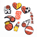 Miniatyrbilde 4 av 5: 10 stk 3D-pynt sandaler tresko (basketball), skosjarm, søte skopynt til tresko sandaler armbånd DIY