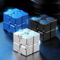 Pikkukuva 1 / 5: 3 kpl Fidget Cube -puristelelu Infinity Cube, Fidget-sormilelu Stressiä ja ahdistusta lievittävä toimistotyöntekijöille, Silikoni pinta