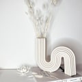 Miniatyrbillede 2 af 5: 1 stk. snoet æstetisk vase cool S-formet vase enkel geometrisk form kunst dekoration håndlavet bryllup fødselsdag julegave (hvid)