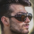 Pikkukuva 3 / 5: Retro Steampunk -aurinkolasit miehille, musta nahka