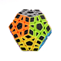 Pikkukuva 4 / 5: Hiilikuituinen kallistettu pyramidi 2, 3, 4 Rubikin kuution ja muut hauskat opettavaiset lelut lahjasetti 5 kappaletta Upouusi Rubikin kuutio
