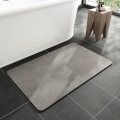 Miniatyrbilde 2 av 5: Badteppe sklisikker hurtigtørkende superabsorberende tynne tepper passer under dør - Vaskbare baderomsgulvmatter for foran badekar, dusjrom, vask (16x24in,