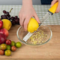 Miniatyrbillede 4 af 5: Køkkenrive Scholl Ostrive Manuel Fødder Rustfrit Stål Zestrive til Spaetzle Citron Parmesan Ingefær Hvidløg Muskatnød Chokolade Kokosnød Carro