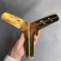 Pikkukuva 3 / 4: Metalliset sohvanjalat Huonekalujen korvaavat jalat Kultaiset sohvan jalat Raskaat kolmiot 17cm