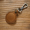 Miniatyrbild 2 av 4: Äkta läder Airtag-hållare för Apple Airtag nyckelring läder, liten Airtag-hållare med nyckelring, - Brun