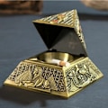 Miniatyrbillede 2 af 5: Egyptisk pyramide model Metal statue, retro ornamenter dekorationsgenstande håndværk til dekoration/gave/samling (brunet)