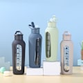 Miniatyrbilde 5 av 5: Glass vannflaske med sugerør og håndtaklokk Vannflasker med drikketider og sugerør 700ml