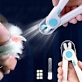 Miniatyrbilde 1 av 5: (Blå) Klosaks for kjæledyr med LED-lys, profesjonelt sprutbeskyttelse for små til mellomstore kjæledyr