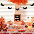 Pikkukuva 2 / 5: Halloween-seppele, lepakkoseppele Halloween-takka-koristeluun, huopa-lepakot puuhelmi-banneri takan reunakoristeluun