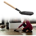 Miniatyrbilde 4 av 4: Metallspade for pipe - rengjøringsverktøy med trehåndtak - stål pipe spade - askespade