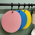 Miniatyrbillede 3 af 3: Candy Tykkere Silikonemåtter, Isoleret Honeycomb Måt, Anti-varme Bordmåtte, 5-pak