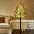 Miniatyrbillede 1 af 5: Færdigoplyst juletræ med røde bær, 60 cm cypresstræ, 90 LED lyskæder, kunstigt cedertræ med lys til hjemmet, jul, ferie, bryllup