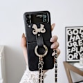 Miniatyrbillede 1 af 5: PU læder etui kompatibel med Samsung Galaxy Z Flip 3/4, crossbody snor beskyttende cover med ringholder til Galaxy Z Flip 3 sort
