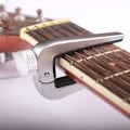 Miniatyrbild 1 av 4: 1 st (Silver) Gitarr Capo, Pro Alloy Gitarr Capo med skruvstämapparat för akustisk och elektrisk gitarr, Ukulele, Bas och