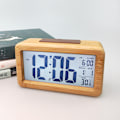 Miniatyrbillede 3 af 4: Træur - Digitalt vækkeur Træ LED vækkeur med temperaturvisning til kontor, hjem, stue og soveværelsesindretning (1 stk., Bicolor)