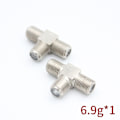 Miniatyrbild 2 av 3: F-typ Splitter 3-vägs F-typ Hon till 2 Hon Koaxialkontakt Adapter T-form Passform