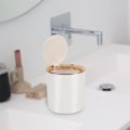 Miniatyrbild 3 av 5: Bordskorg med lock, mini plastkorg, liten soptunna för kök, sovrum, badrum, kontor, 14,2 15cm (vit)